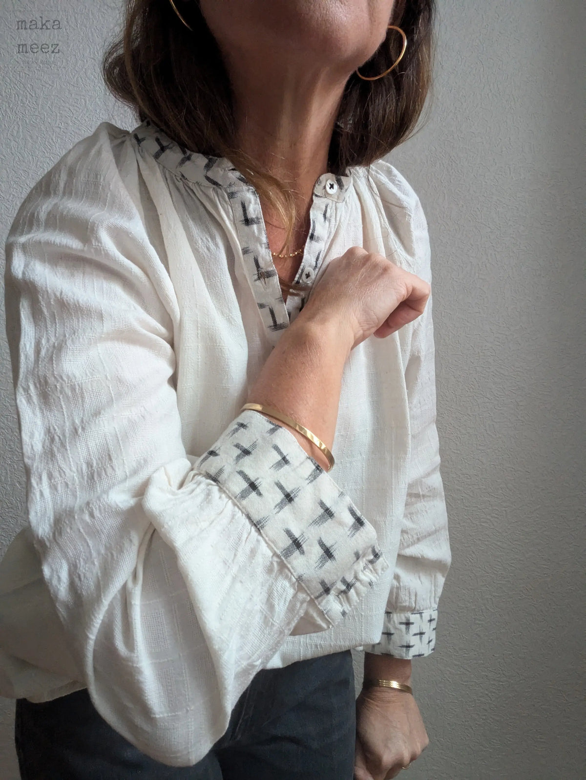 Blouse KATI avec les détails en ikat aux poignets