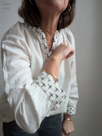 Blouse KATI avec les détails en ikat aux poignets