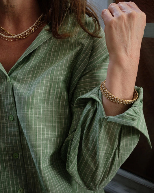Chemise LILA en coton Khadi col ouvert vue de face manches retroussées 