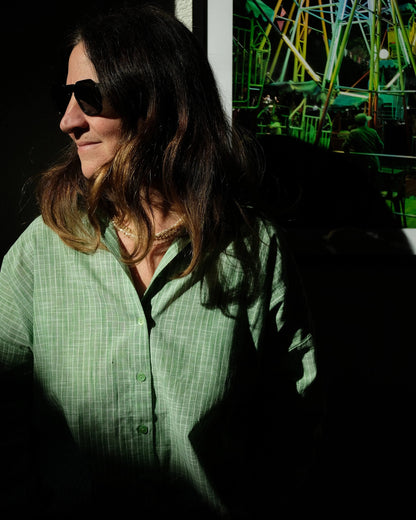 Chemise LILA en coton Khadi verte à rayures vue de face
