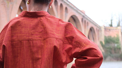 Chemise LILA en coton Khadi rouge et jaune vue de dos