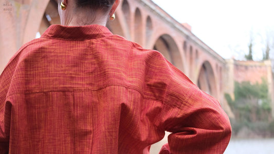 Chemise LILA en coton Khadi rouge et jaune vue de dos