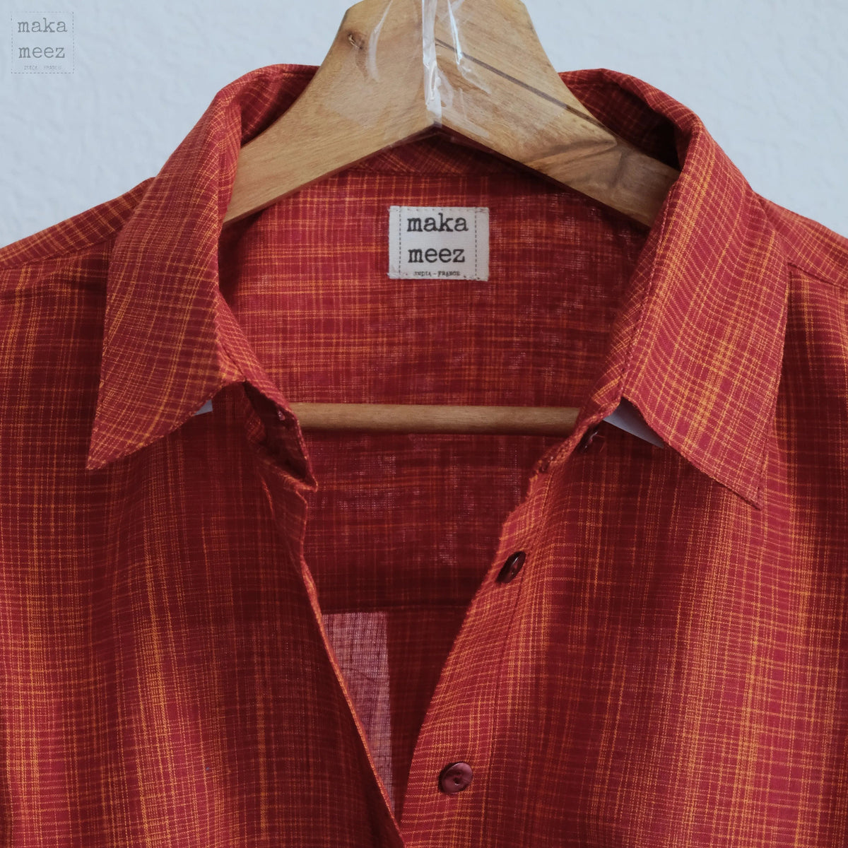 Chemise LILA en coton  Khadi rouge col ouvert sur cintre   